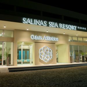 Hotel Oasis Salinas Sea