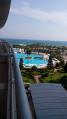 Výhľad z balkóna na prekrásny rezort a bazén - Miracle